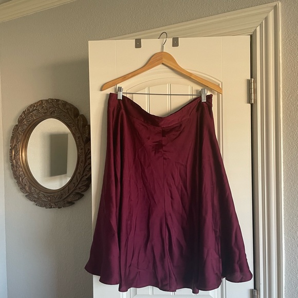 Ann Taylor red top, long sleeved. Size large - Picture 5 of 5